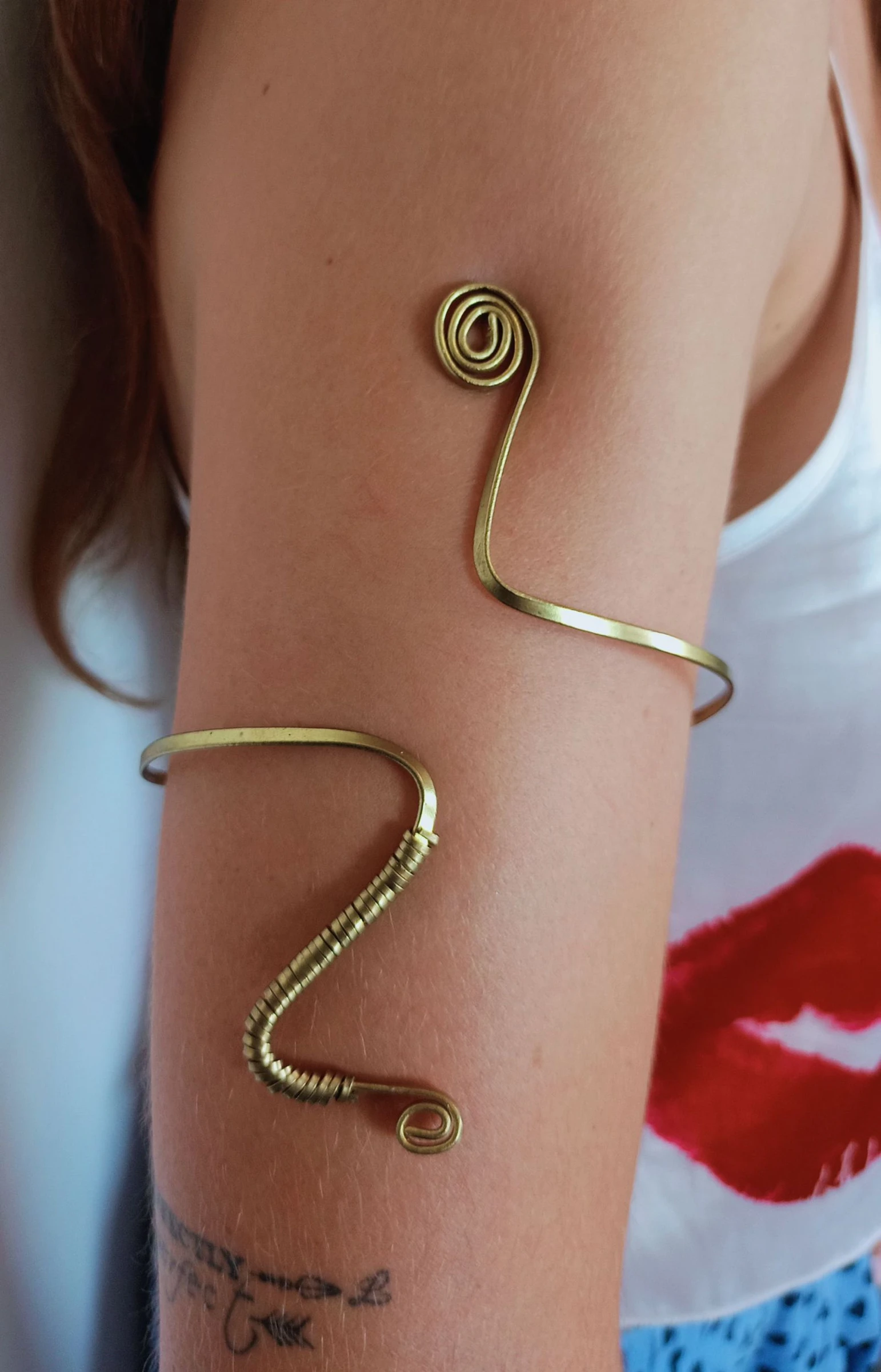 Brazalete ajustable de latón dorado 